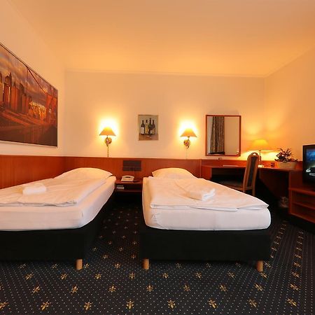 באד ננדורף Karaman Group Hotel מראה חיצוני תמונה